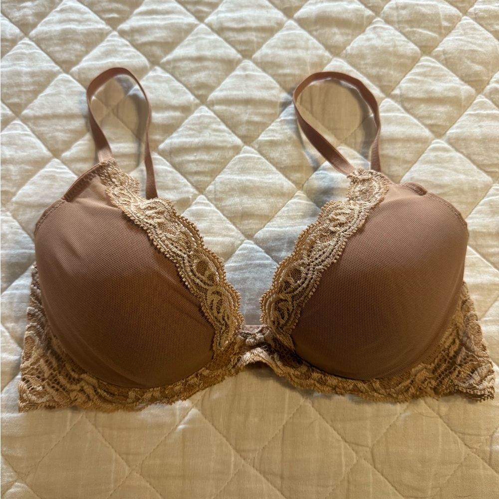 Natori Feathers Lace Plunge Bra